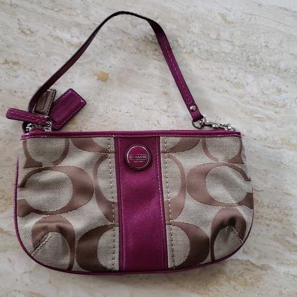 Coach Large Signature Wristlet - Picture 12 of 16